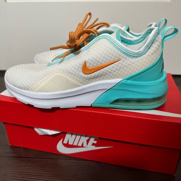 Nike! Shoes π - Picture 3 of 10